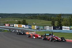 Start: Santiago Urrutia, Schmidt Peterson Motorsports leads