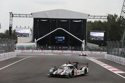 #2 Porsche Team Porsche 919 Hybrid: Romain Dumas, Neel Jani, Marc Lieb