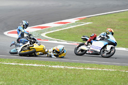 Juanfran Guevara, RBA Racing Team, Andrea Migno, Sky Racing Team VR46 crash