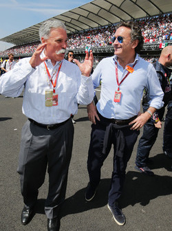 Chase Carey, président du Formula One Group avec Alejandro Agag, PDG Formula E Holdings sur la grille