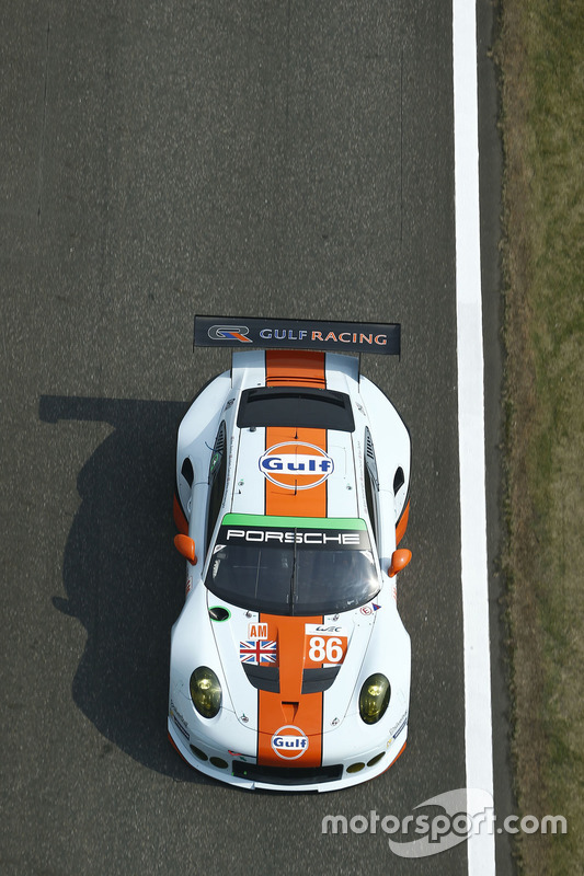 #86 Gulf Racing Porsche 911 RSR: Michael Wainwright, Adam Carroll, Ben Barker