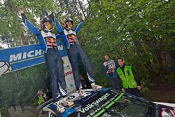 I vincitori Andreas Mikkelsen, Anders Jäger, Volkswagen Polo WRC, Volkswagen Motorsport