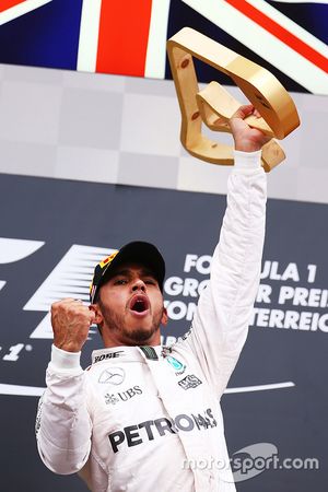 Race winner Lewis Hamilton, Mercedes AMG F1 celebrates on the podium