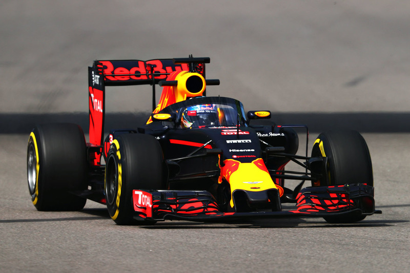 Daniel Ricciardo, Red Bull Racing RB12 with the aeroscreen