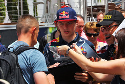 Max Verstappen, Red Bull Racing met fans