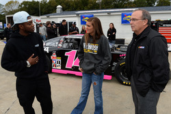 Dylan Smith, Claire Decker mit Brett Bodine
