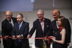 Le président de la FIA, Jean Todt, lance la Conférence Sport de la FIA avec ses invités