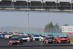 Start: #1 Belgian Audi Club Team WRT Audi R8 LMS: Frederic Vervisch, Laurens Vanthoor leads