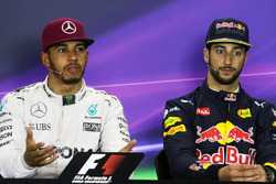 (L to R): Lewis Hamilton, Mercedes AMG F1 and Daniel Ricciardo, Red Bull Racing in the post qualifying FIA Press Conference