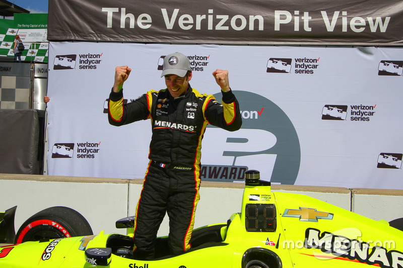 Ganador de la pole Simon Pagenaud, Team Penske Chevrolet