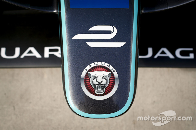 Jaguar I-type 2017 detalle