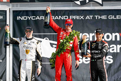 Podium: Sieger Scott Dixon, Chip Ganassi Racing, Chevrolet; 2. Josef Newgarden, Ed Carpenter Racing,