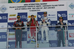 Course 1, podium des rookies : Simone Cunati, Vincenzo Sospiri Racing, Richard Verschoor, Bhaitech Engineering, Federico Malvestiti, Antonelli Motorsport, Fabienne Wohlwend, Aragon Racing