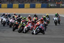 Start: Jorge Lorenzo, Yamaha Factory Racing leads