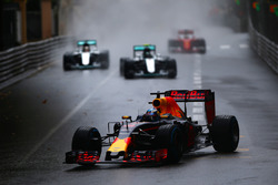 Daniel Ricciardo, Red Bull-TAG Heuer RB12 voor Nico Rosberg, Mercedes GP, Lewis Hamilton, Mercedes G