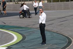 Mike Webb, Directeur de course MotoGP, à l'emplacement de la chicane qui remplace le virage n°12