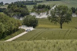 Paolo Andreucci e Anna Andreussi, Peugeot 208 T16, Peugeot Sport Italia, festaggiano la vittoria