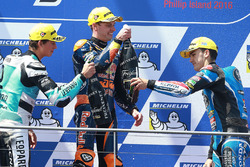 Podium : le vainqueur Brad Binder, Red Bull KTM Ajo, le second Andrea Locatelli, Leopard Racing, le troisième Aron Canet, Estrella Galicia 0,0