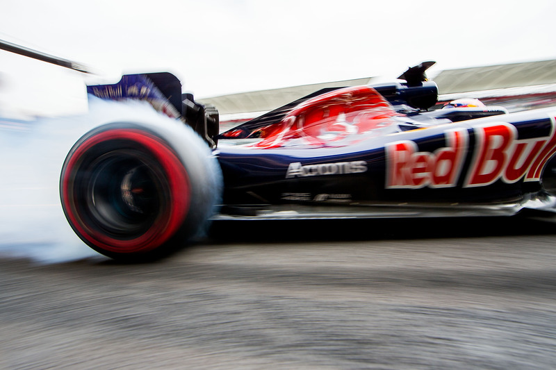 2016 год. За рулем болида Toro Rosso STR11 на первой пятничной тренировке