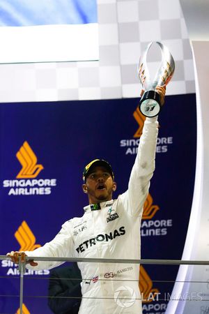 Podium: race winner Lewis Hamilton, Mercedes AMG F1