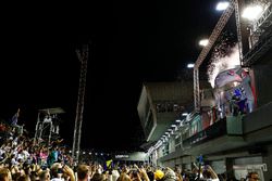 Podium: racewinnaar Lewis Hamilton, Mercedes AMG F1, tweede plaats Daniel Ricciardo, Red Bull Racing