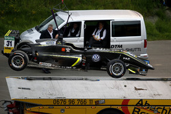 La voiture de Lando Norris, Carlin Dallara F317 - Volkswagen après l'accident