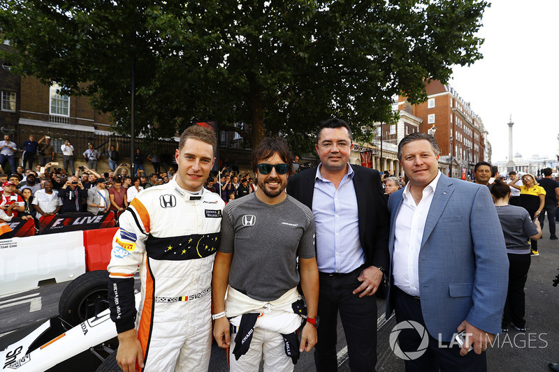 Stoffel Vandoorne, McLaren, Fernando Alonso, McLaren, Eric Boullier, Racing Director, McLaren, Zak Brown, Executive Director, McLaren Technology Group