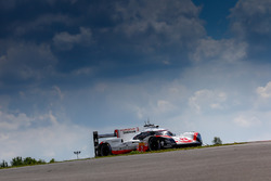 #2 Porsche Team Porsche 919 Hybrid: Timo Bernhard, Earl Bamber, Brendon Hartley