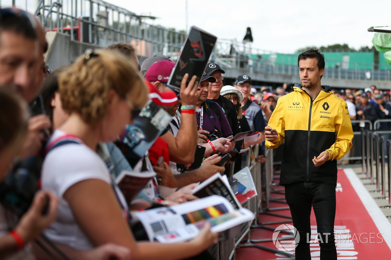 Jolyon Palmer, Renault Sport F1 Team meets the fans at the autograph session and signs autographs
