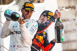 Podium: racewinnaar Lewis Hamilton, Mercedes AMG F1, derde plaats Daniel Ricciardo, Red Bull Racing