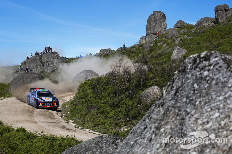 <img src="https://cdn-3.motorsport.com/static/img/cfp/0/0/0/100/173/s3/portugal-2.jpg" alt="" width="20" height="12" /> Reli Portugal (17 - 20 Mei)