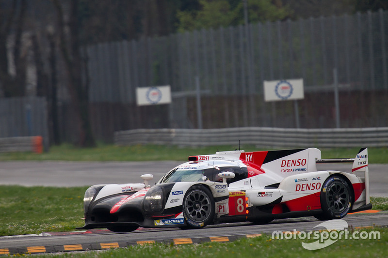 #8 Toyota Gazoo Racing Toyota TS050 Hybrid: Anthony Davidson, Nicolas Lapierre, Kazuki Nakajima