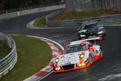 #12 Manthey Racing, Porsche 911 GT3 R: Otto Klohs, Mathieu Jaminet, Lars Kern