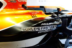 Le ponton de la McLaren MCL32 avec le logo du World's Fastest Gamer