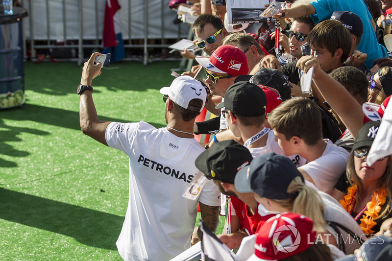 Lewis Hamilton, Mercedes AMG F1, mit Fans