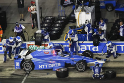 Tony Kanaan, Chip Ganassi Racing Honda pit stop