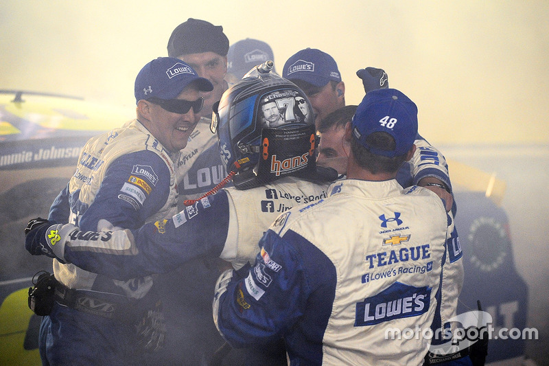 Campeón 2016 y ganador 2016 Champion and race winner Jimmie Johnson, Hendrick Motorsports Chevrolet