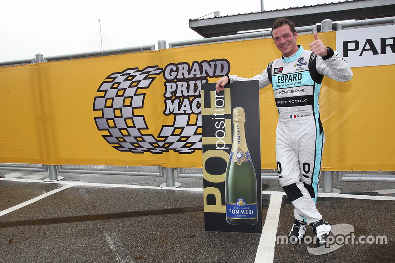 Pole position per Stefano Comini, Leopard Racing Team Volkswagen Golf GTI
