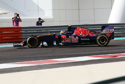 Carlos Sainz Jr., Scuderia Toro Rosso STR11 spins