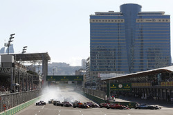 Start: Lewis Hamilton, Mercedes AMG F1 W08, Valtteri Bottas, Mercedes AMG F1 W08, Sebastian Vettel, Ferrari SF70H, Kimi Raikkonen, Ferrari SF70H, Max Verstappen, Red Bull Racing RB14