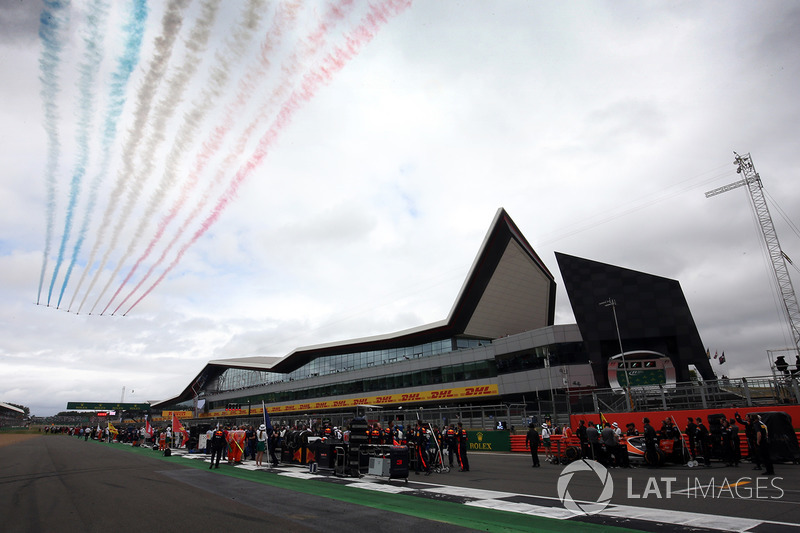 Los Red Arrows sobrevuelan Silverstone