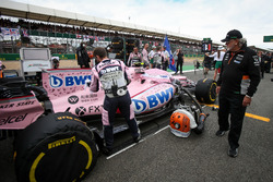 Dr. Vijay Mallya, Sahara Force India Formula One Team Owner at the car of Esteban Ocon, Sahara Force India VJM10