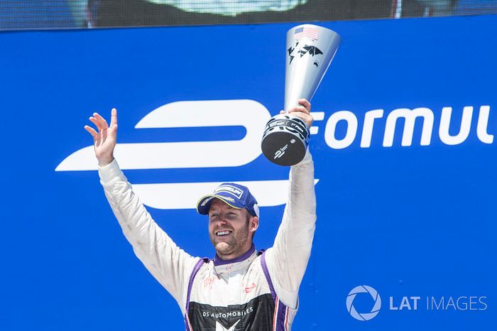 Podio: ganador Sam Bird, DS Virgin Racing