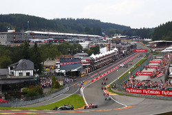 Lewis Hamilton, Mercedes AMG F1 W08, Sebastian Vettel, Ferrari SF70H, Valtteri Bottas, Mercedes AMG