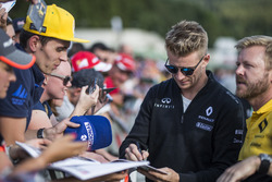 Nico Hulkenberg, Renault Sport F1 Team zet handtekeningen