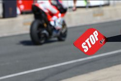 Cambio moto, cartello di stop in pit lane