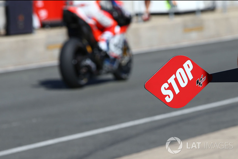 Pit lane bike swap stop lolipop