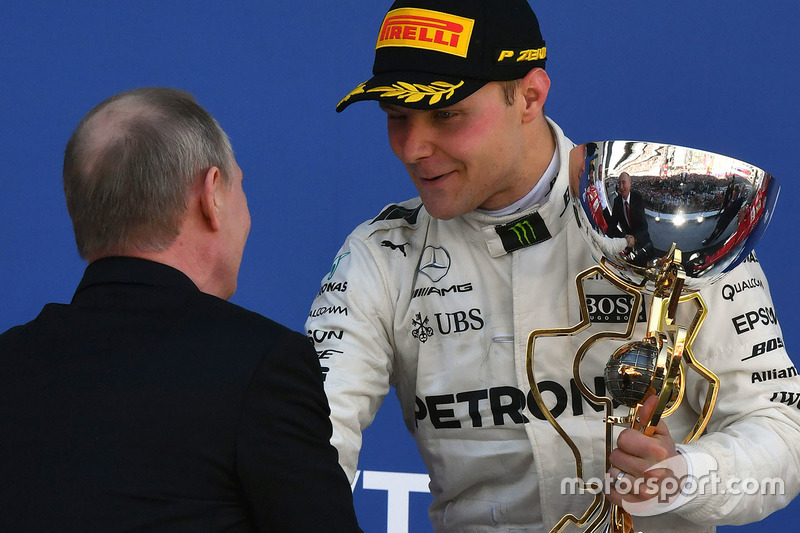 Vladimir Putin, President of Russia presents the trophy to race winner Valtteri Bottas, Mercedes AMG