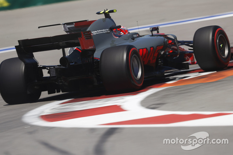 Porém, havia alguns velhos problemas a serem solucionados. Grosjean seguiu se desentendendo com os freios de seu carro, o que é uma situação recorrente desde o ano passado.