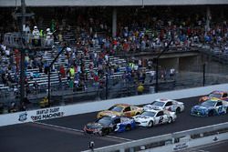 Kasey Kahne, Hendrick Motorsports Chevrolet restart